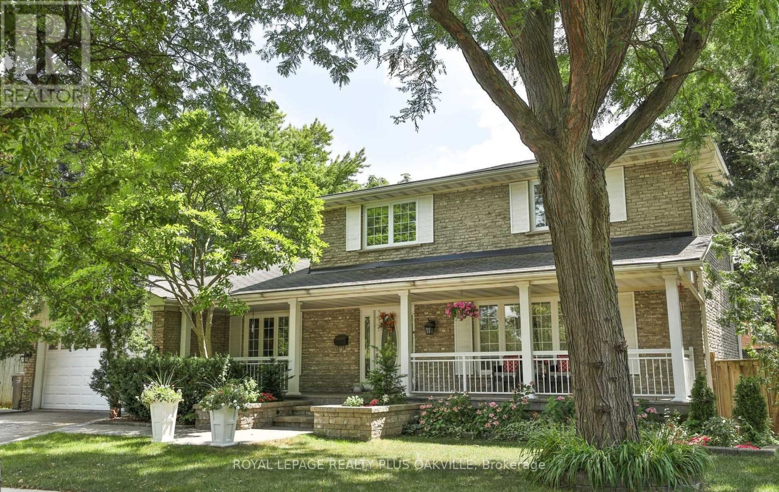 2100 Waycross Crescent, Mississauga, Ontario  L5K 1H9 - Photo 2 - W12499132