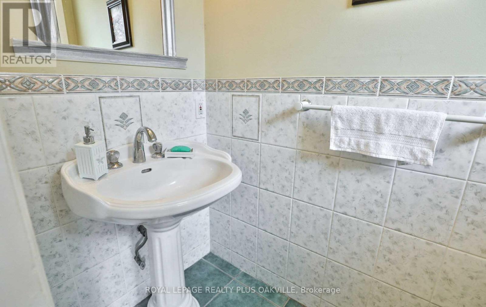 2100 Waycross Crescent, Mississauga, Ontario  L5K 1H9 - Photo 22 - W12499132