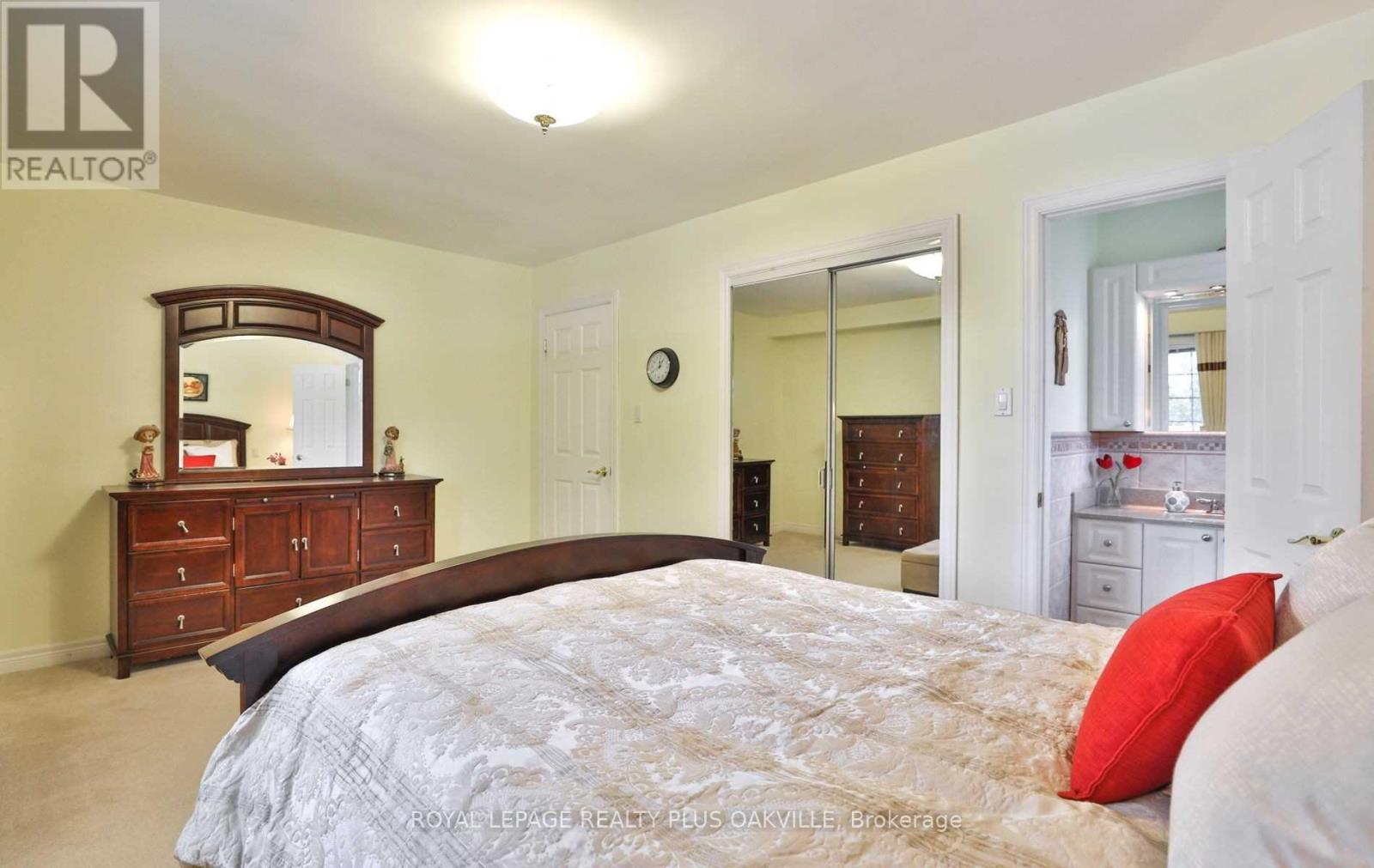 2100 Waycross Crescent, Mississauga, Ontario  L5K 1H9 - Photo 24 - W12499132