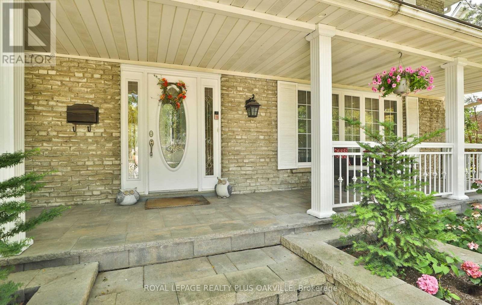 2100 Waycross Crescent, Mississauga, Ontario  L5K 1H9 - Photo 3 - W12499132