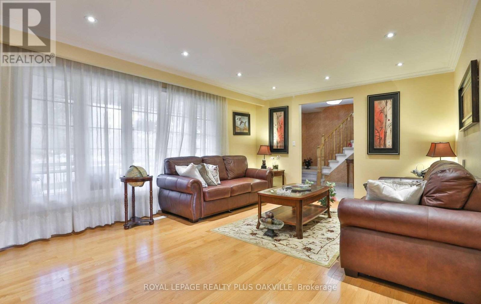 2100 Waycross Crescent, Mississauga, Ontario  L5K 1H9 - Photo 6 - W12499132
