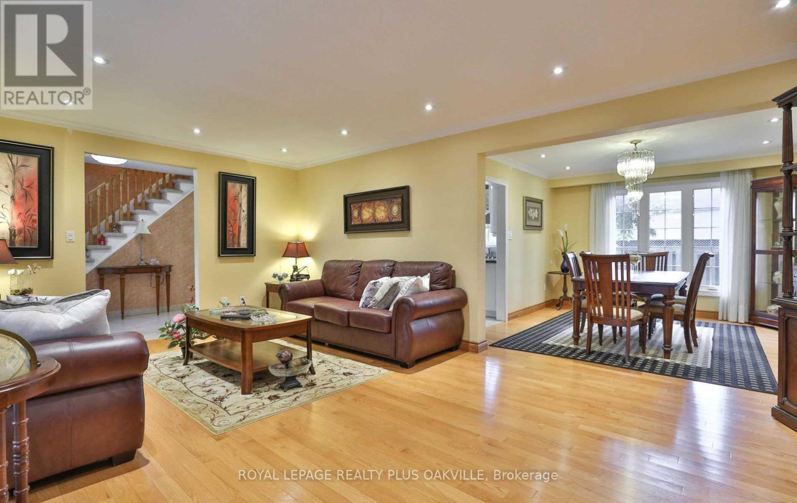 2100 Waycross Crescent, Mississauga, Ontario  L5K 1H9 - Photo 7 - W12499132