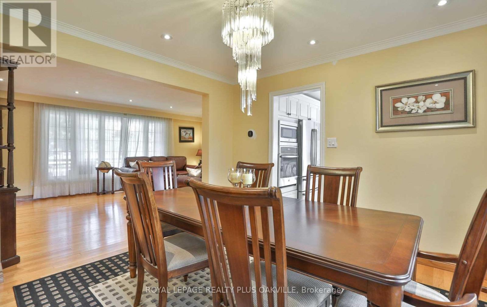 2100 Waycross Crescent, Mississauga, Ontario  L5K 1H9 - Photo 9 - W12499132