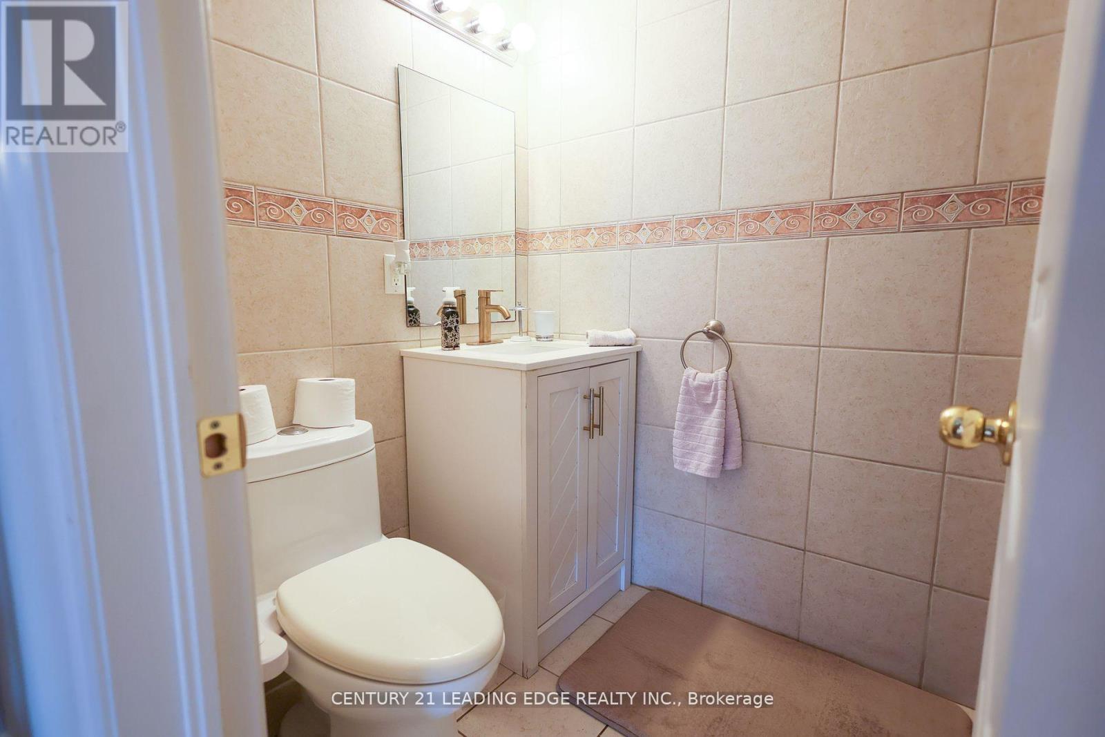 18 Peregrine Grove, Brampton, Ontario  L6S 4B6 - Photo 10 - W12499144