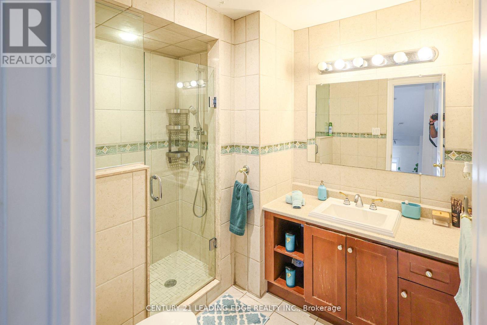 18 Peregrine Grove, Brampton, Ontario  L6S 4B6 - Photo 17 - W12499144