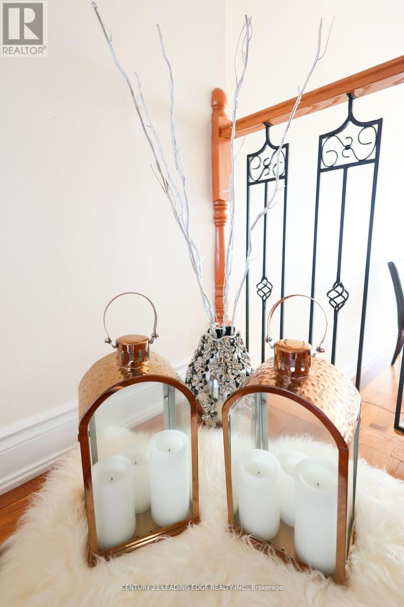 18 Peregrine Grove, Brampton, Ontario  L6S 4B6 - Photo 22 - W12499144