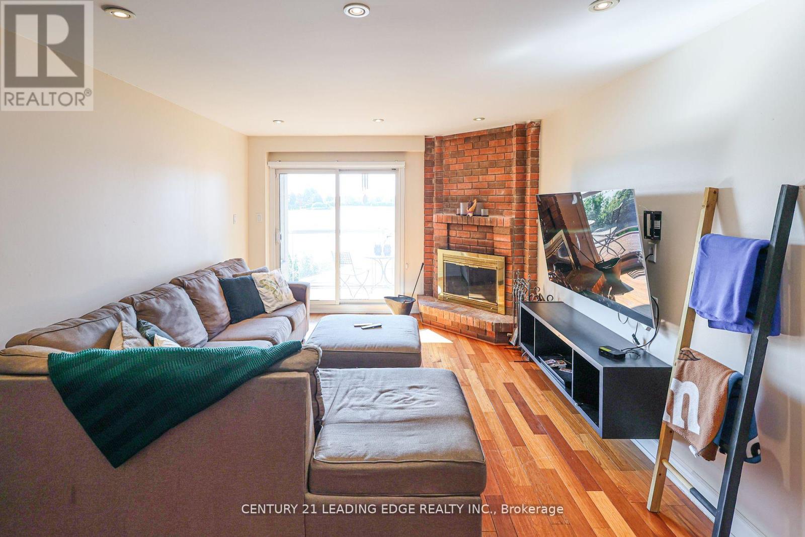 18 Peregrine Grove, Brampton, Ontario  L6S 4B6 - Photo 25 - W12499144