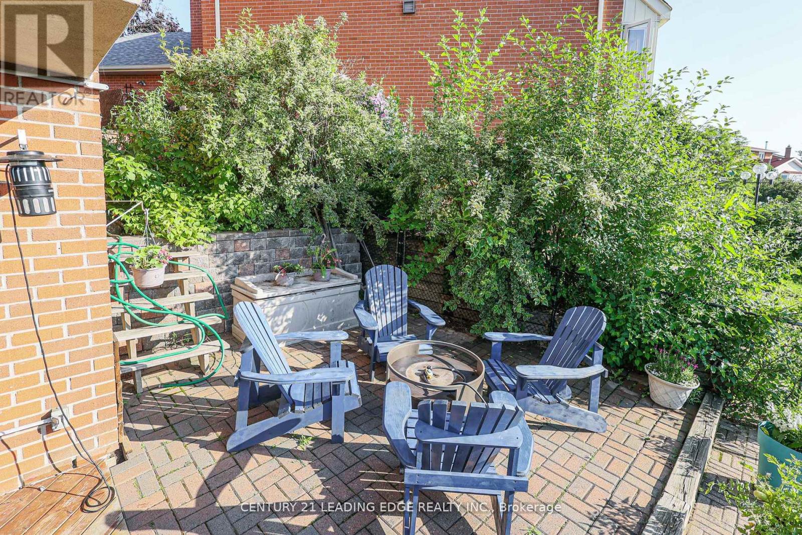 18 Peregrine Grove, Brampton, Ontario  L6S 4B6 - Photo 4 - W12499144