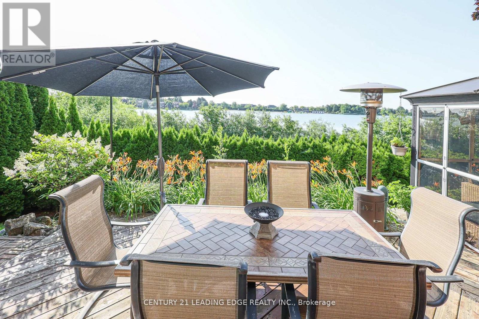 18 Peregrine Grove, Brampton, Ontario  L6S 4B6 - Photo 5 - W12499144