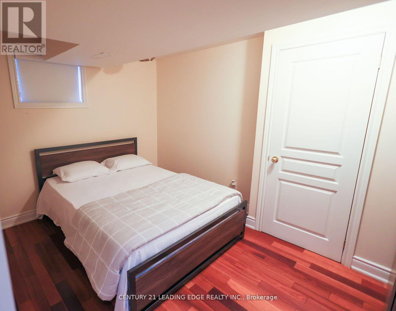 18 Peregrine Grove, Brampton, Ontario  L6S 4B6 - Photo 9 - W12499144