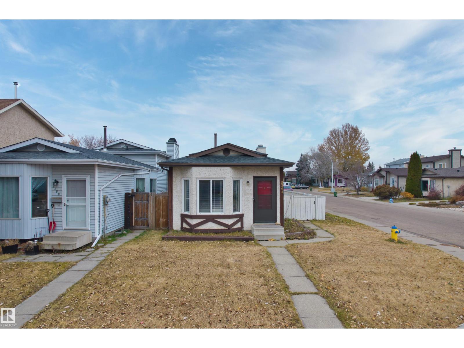 8304 157 AV NW, Edmonton, Alberta