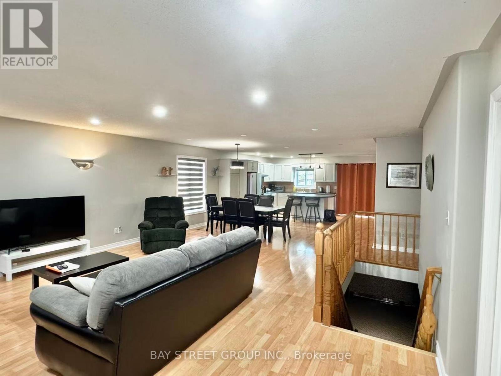 8189 Harvest Crescent, Niagara Falls (Ascot), Ontario  L2H 3G4 - Photo 3 - X12422458