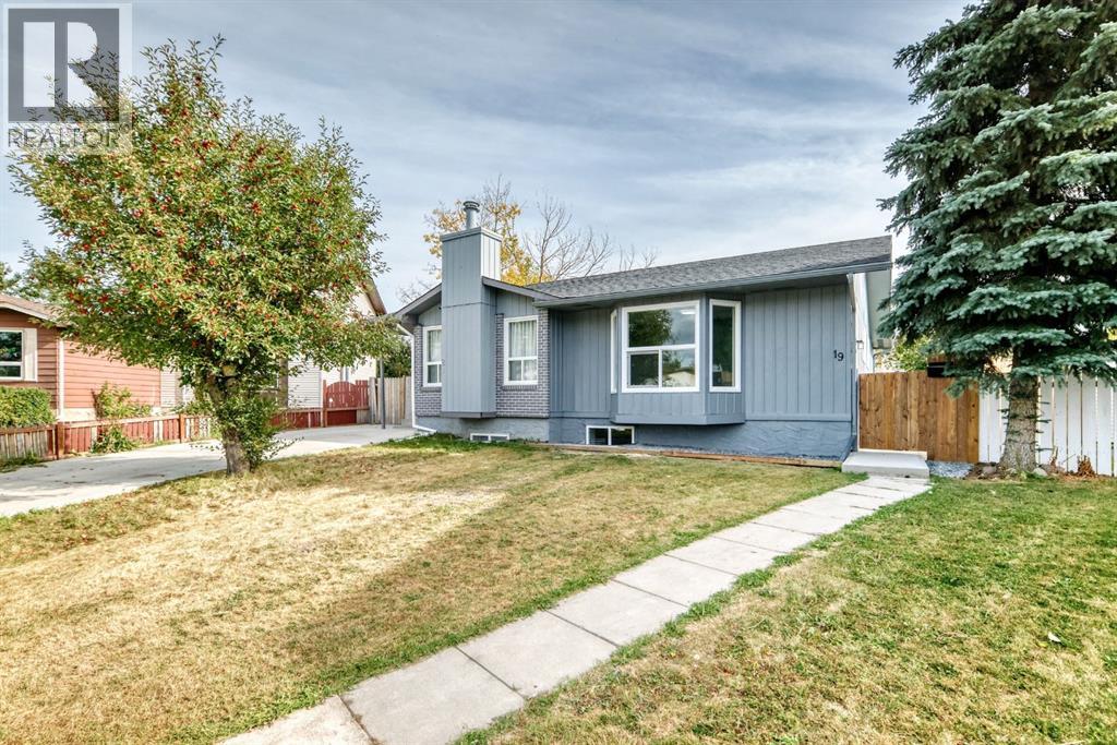 19 Rundlelawn Court NE, Calgary, Alberta