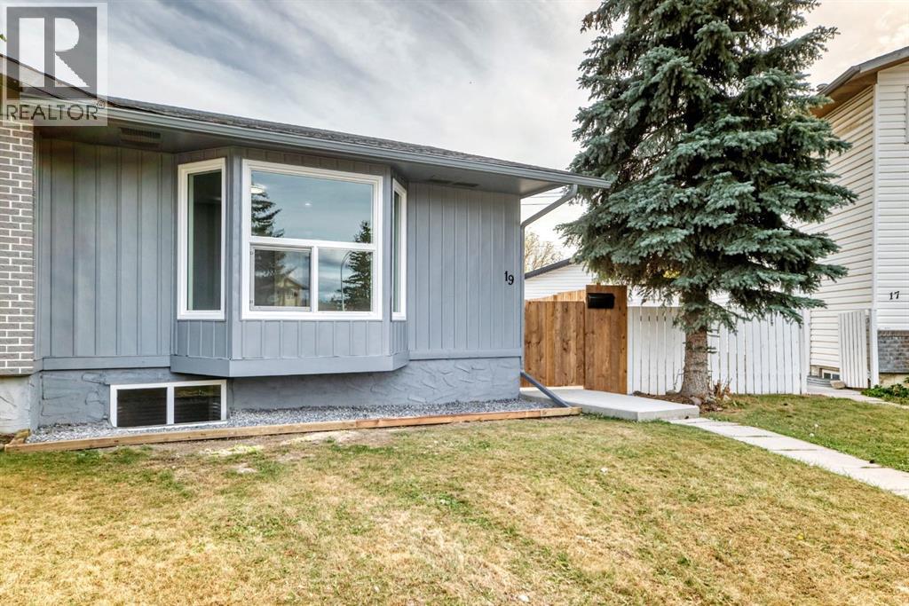 19 Rundlelawn Court Ne, Calgary, Alberta  T1Y 3H3 - Photo 2 - A2263360