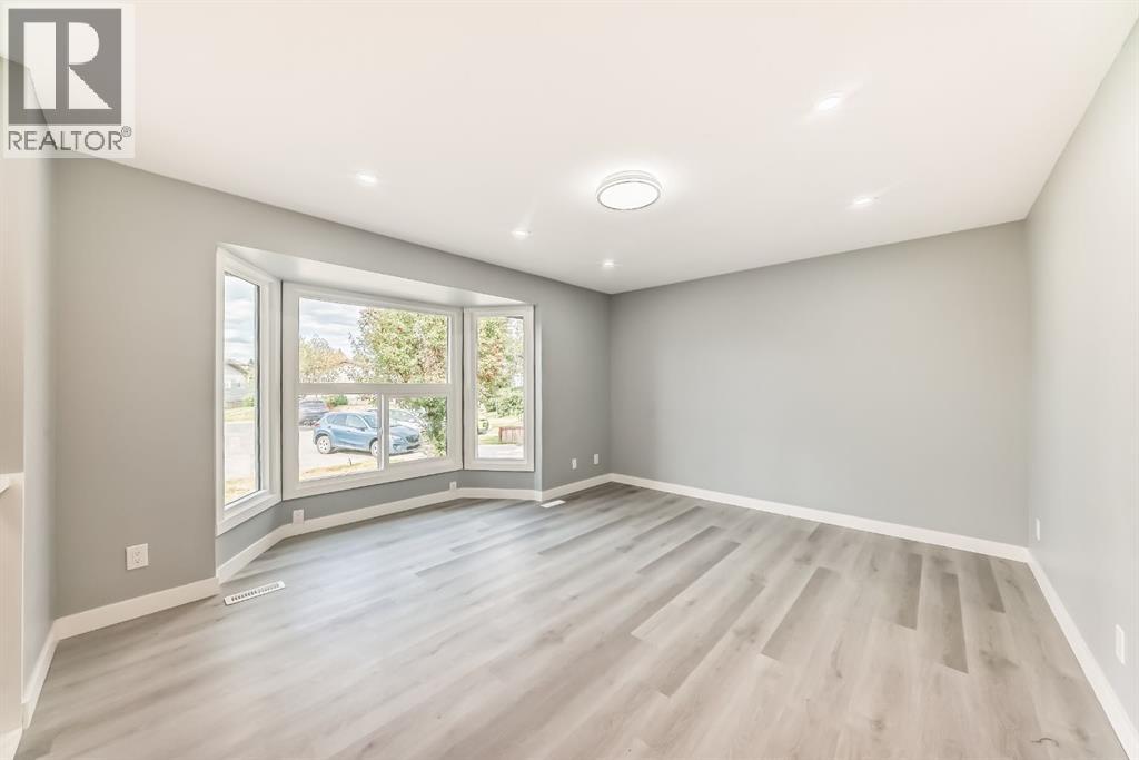 19 Rundlelawn Court Ne, Calgary, Alberta  T1Y 3H3 - Photo 5 - A2263360