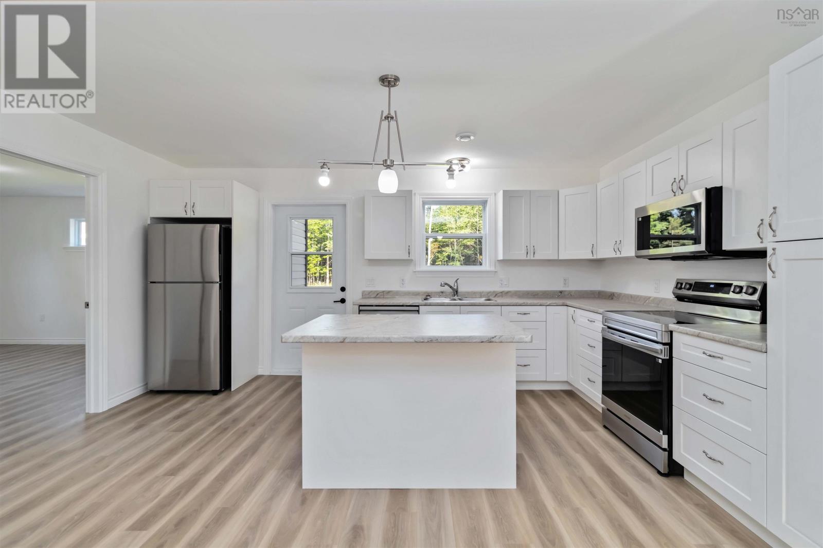 215 Aberdeen Road, Bridgewater, Nova Scotia  B4V 2S5 - Photo 15 - 202521380