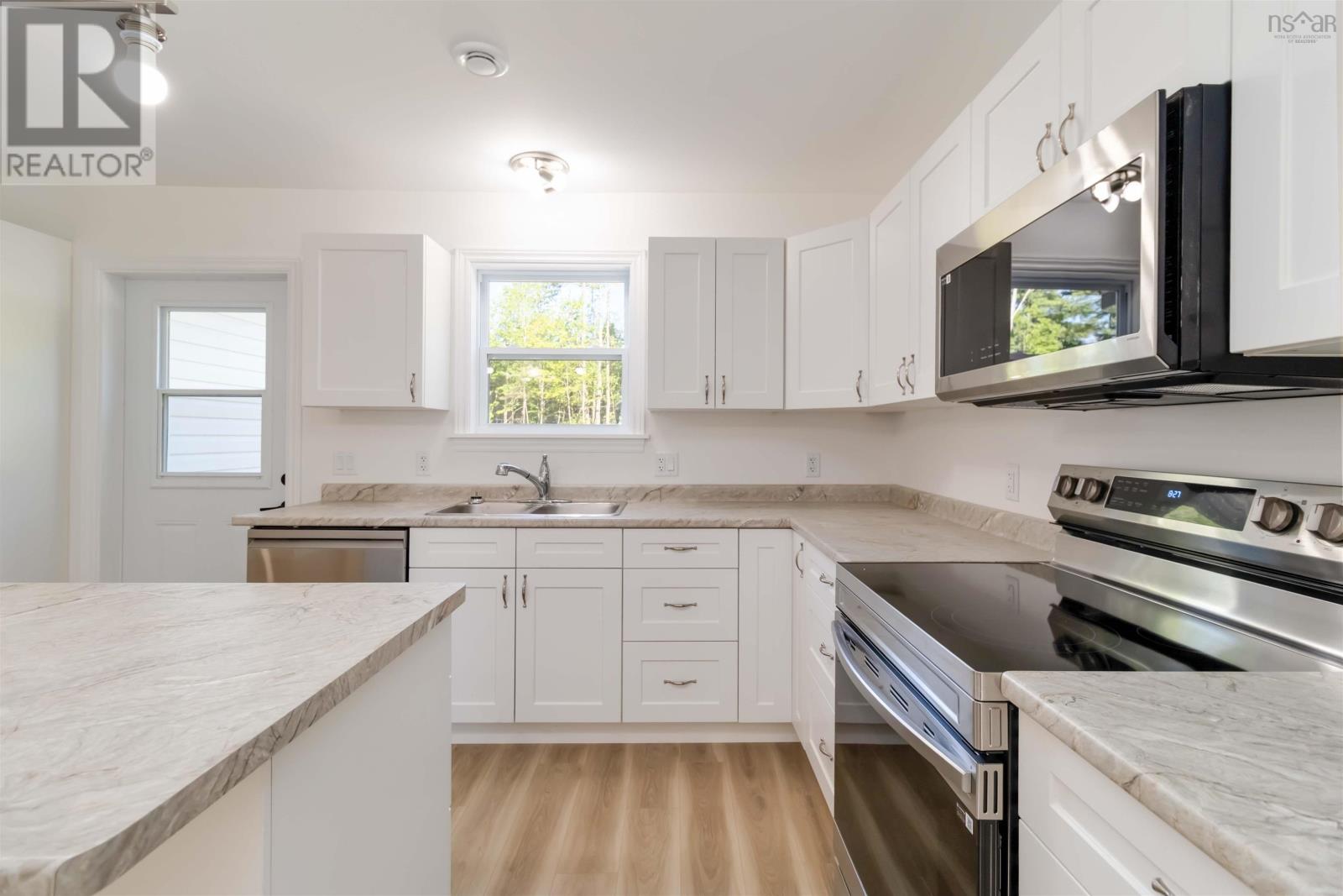 215 Aberdeen Road, Bridgewater, Nova Scotia  B4V 2S5 - Photo 17 - 202521380