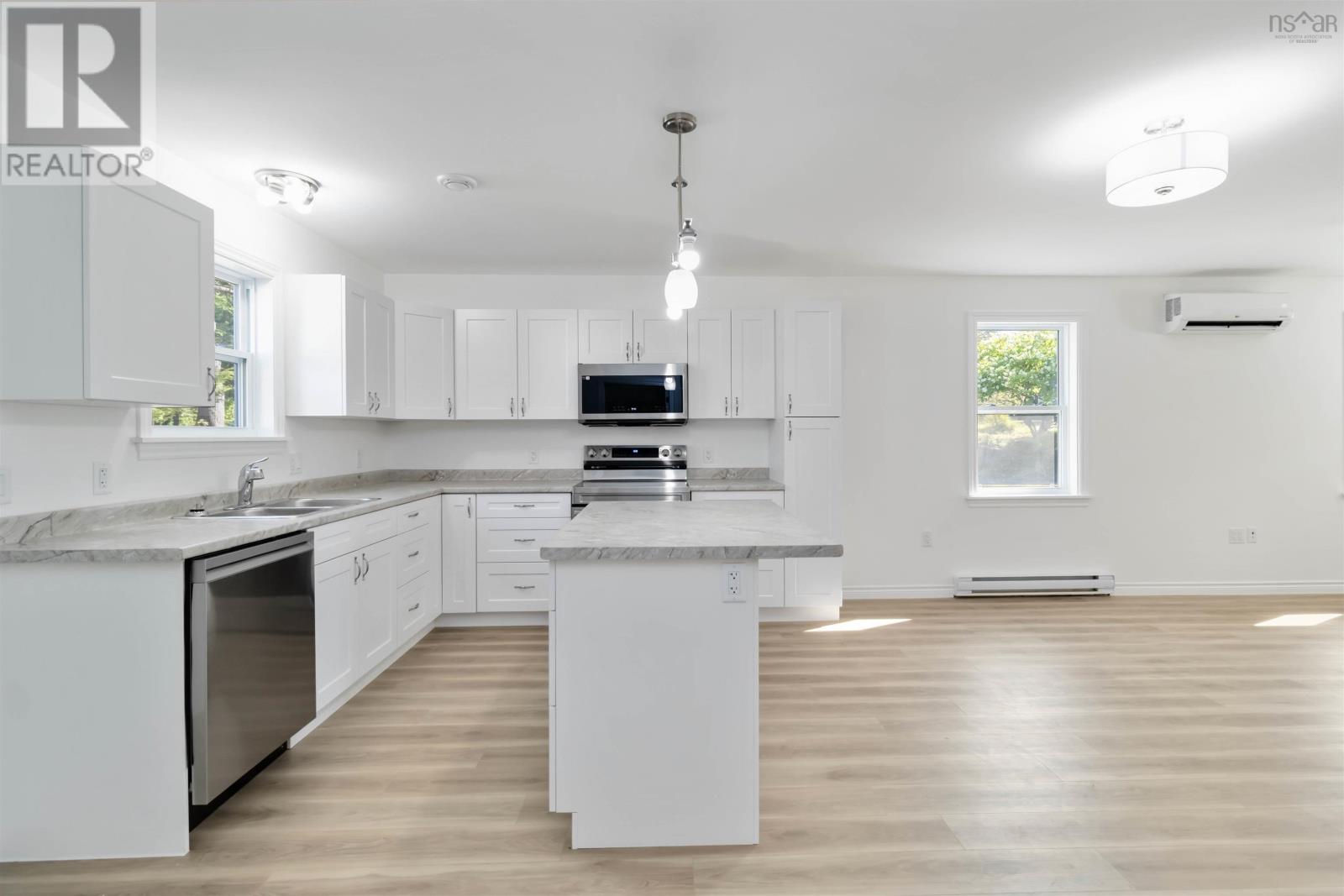 215 Aberdeen Road, Bridgewater, Nova Scotia  B4V 2S5 - Photo 18 - 202521380