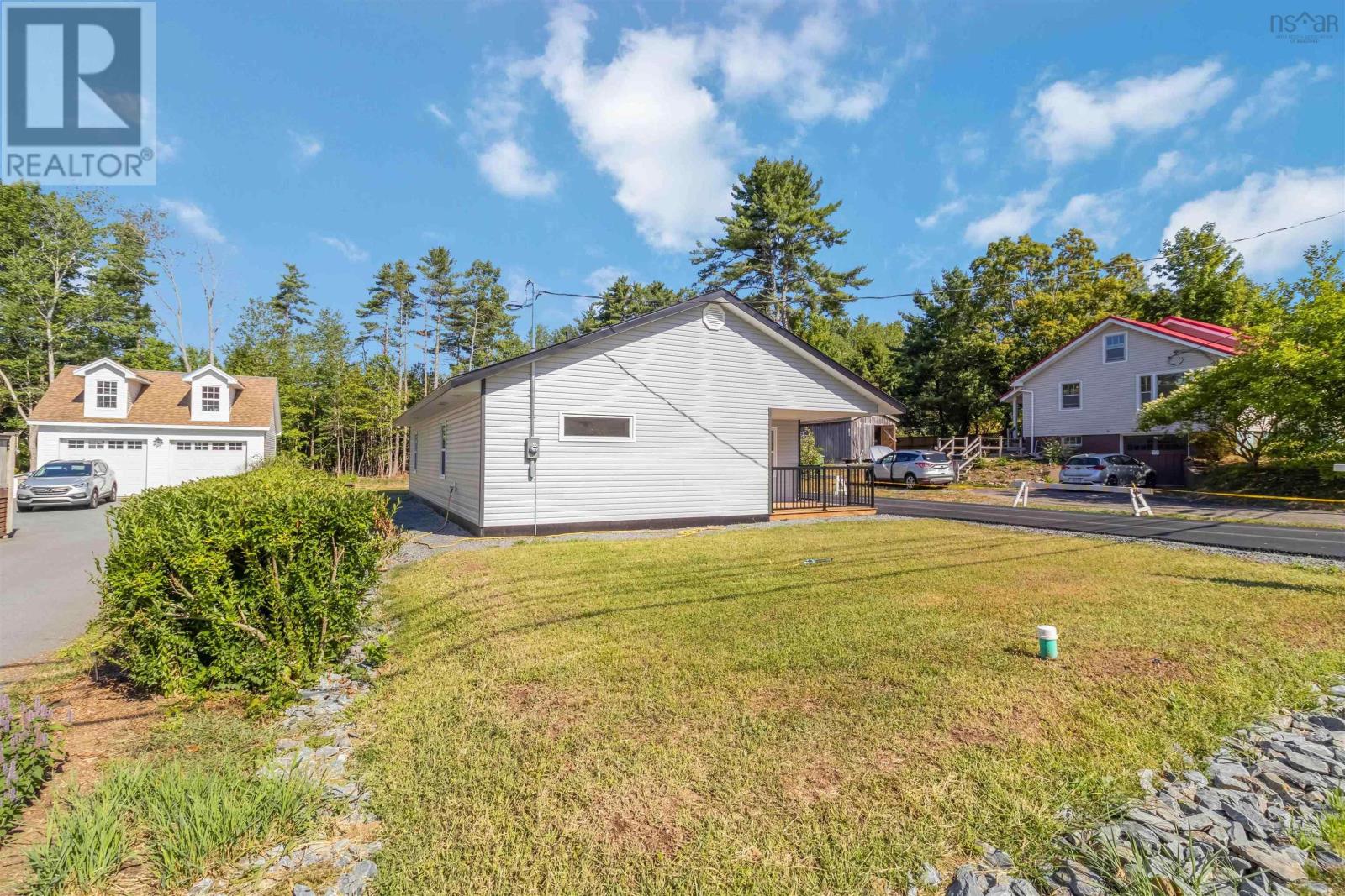 215 Aberdeen Road, Bridgewater, Nova Scotia  B4V 2S5 - Photo 2 - 202521380