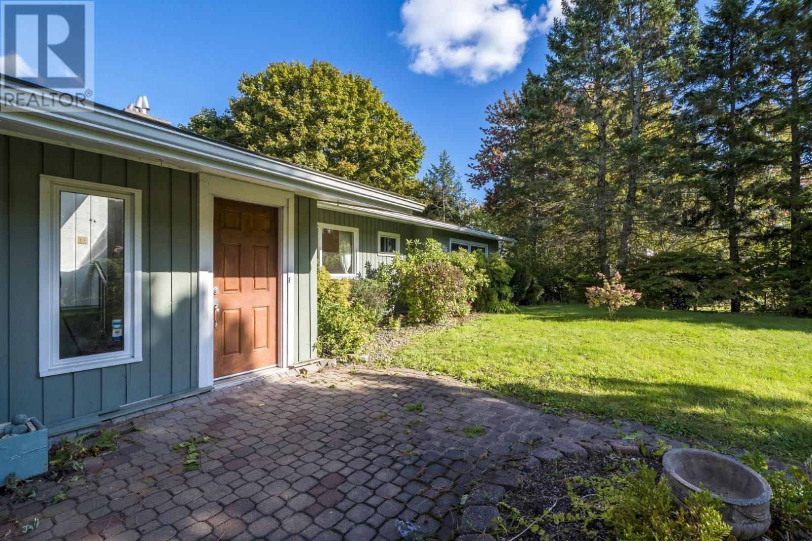 21 Wildwood Boulevard, Dartmouth, Nova Scotia  B2W 2L7 - Photo 2 - 202525619