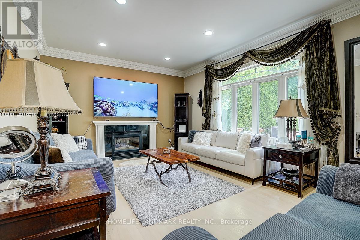 286 Hillcrest Avenue, Toronto, Ontario  M2N 3P4 - Photo 17 - C12499164