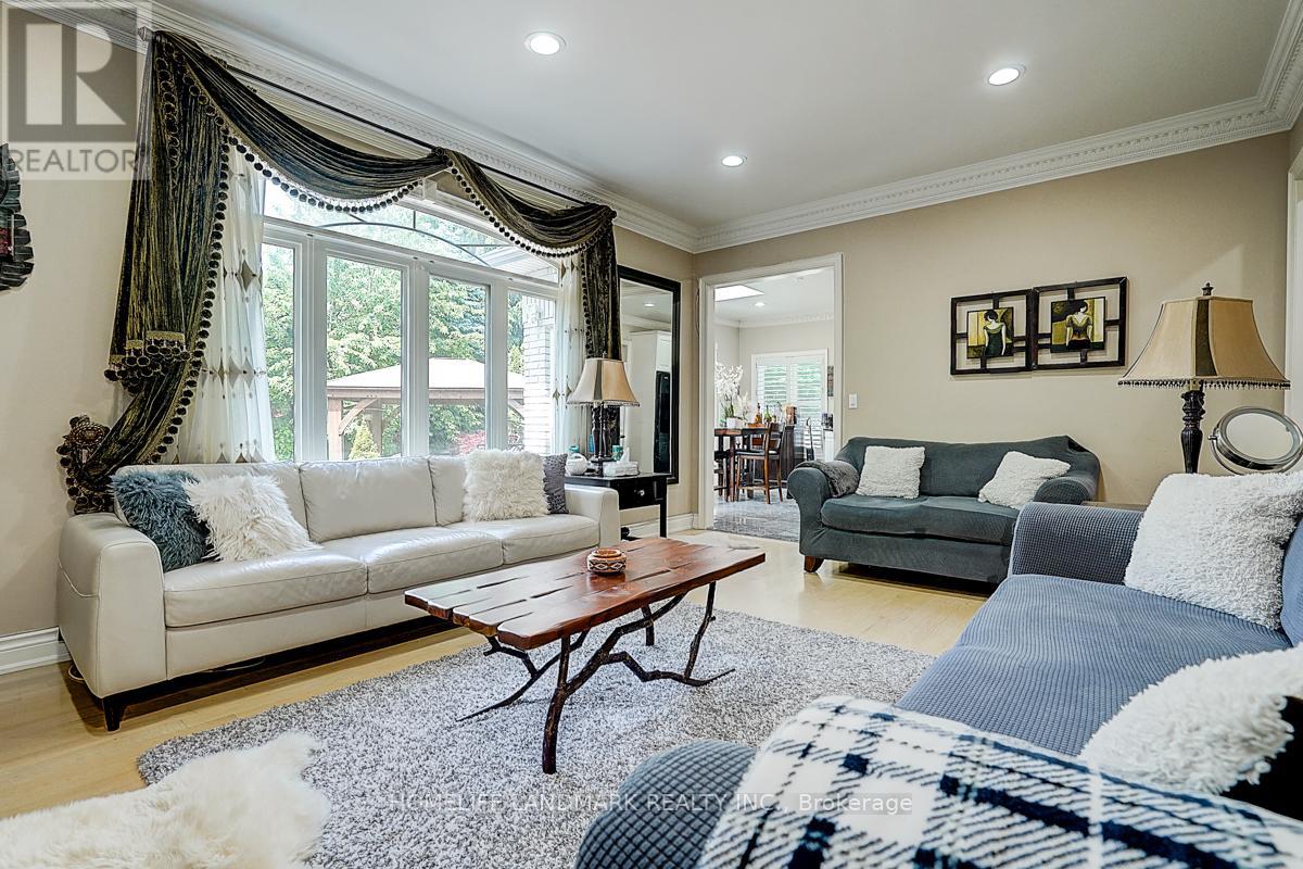 286 Hillcrest Avenue, Toronto, Ontario  M2N 3P4 - Photo 19 - C12499164