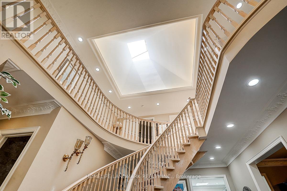 286 Hillcrest Avenue, Toronto, Ontario  M2N 3P4 - Photo 4 - C12499164