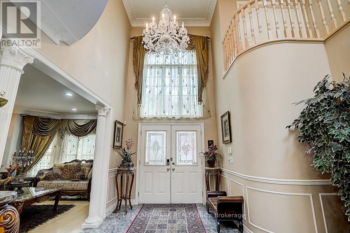 286 Hillcrest Avenue, Toronto, Ontario  M2N 3P4 - Photo 7 - C12499164