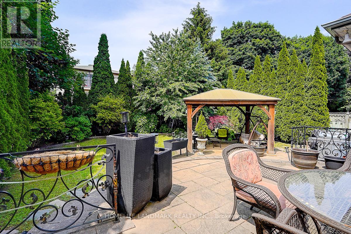 286 Hillcrest Avenue, Toronto, Ontario  M2N 3P4 - Photo 9 - C12499164