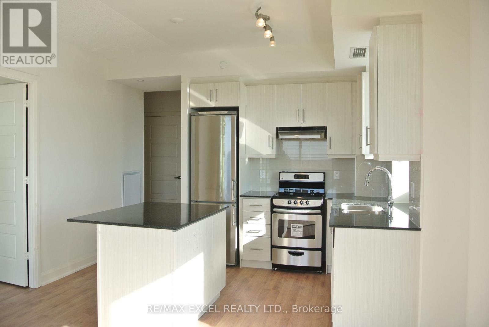 1105 - 68 Canterbury Place, Toronto, Ontario  M2N 0H8 - Photo 3 - C12499202