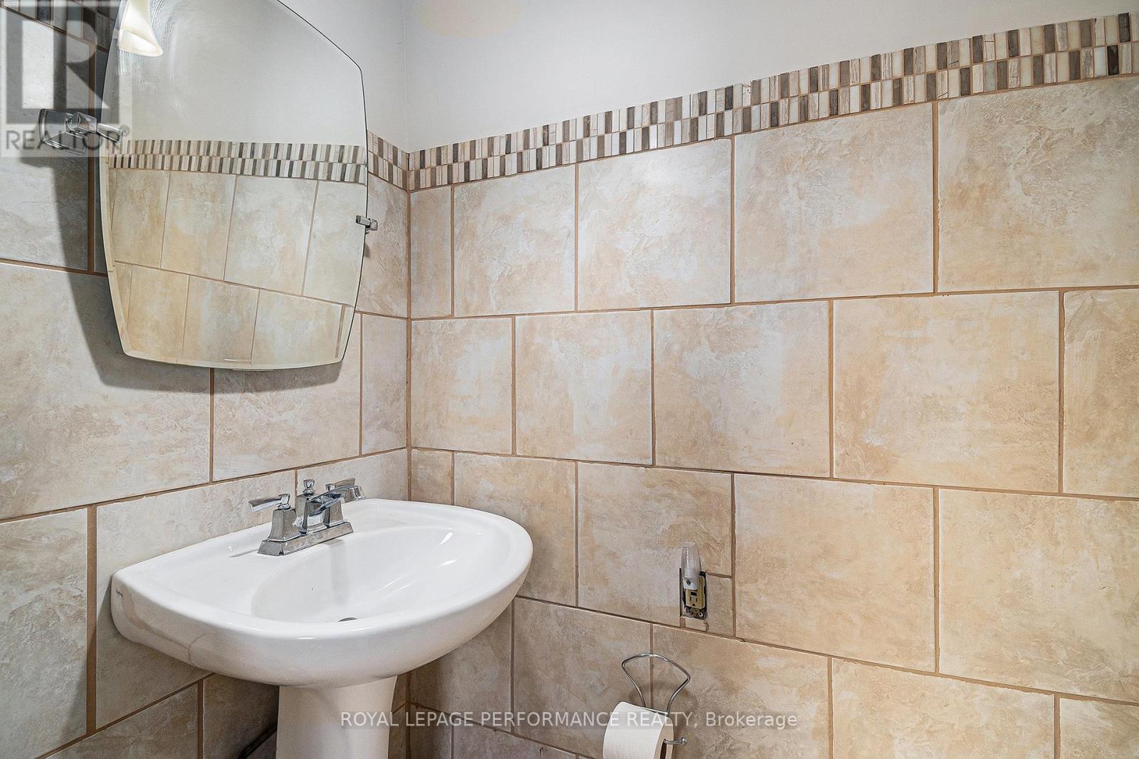 16015 County 2 Road, South Stormont, Ontario  K0C 1P0 - Photo 21 - X12499242