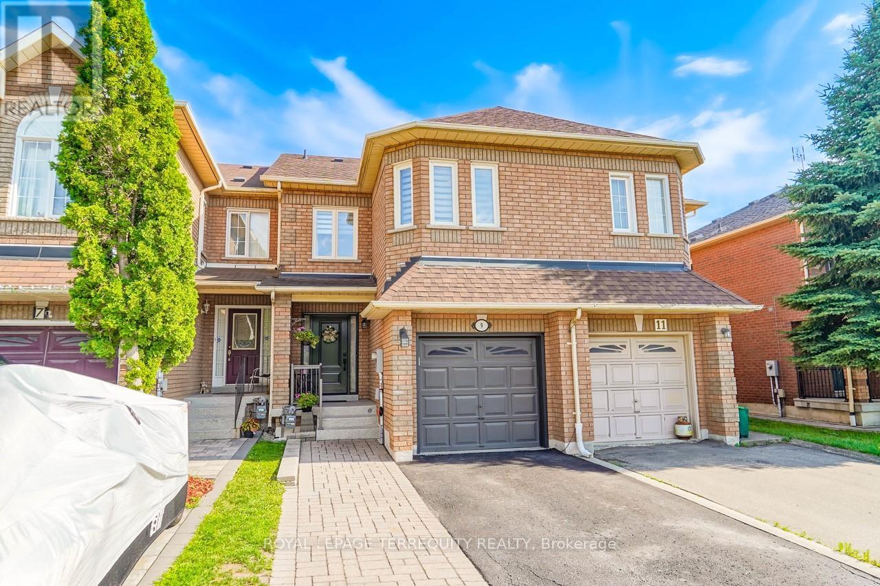 9 STONEBRIAR DRIVE, Vaughan, Ontario