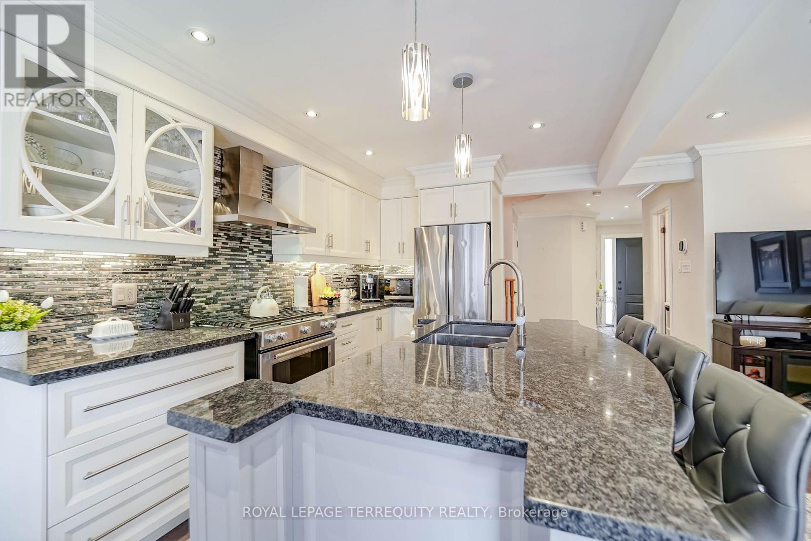 9 Stonebriar Drive, Vaughan, Ontario  L6A 2N5 - Photo 11 - N12499154