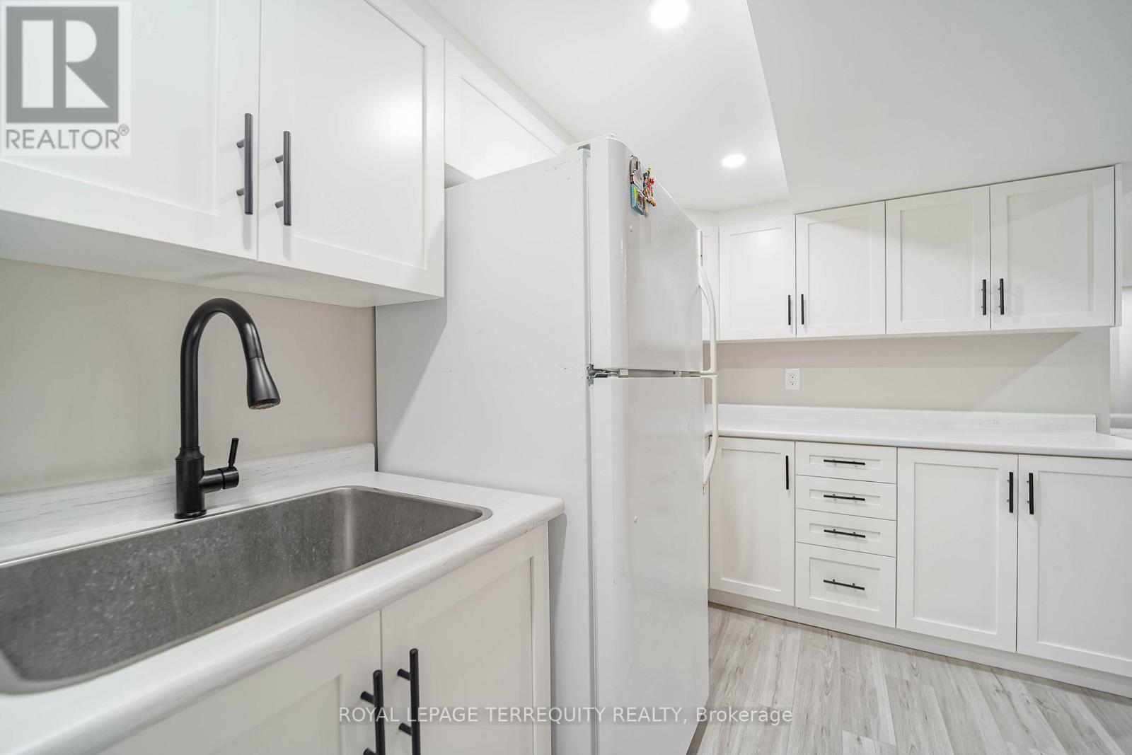 9 Stonebriar Drive, Vaughan, Ontario  L6A 2N5 - Photo 37 - N12499154