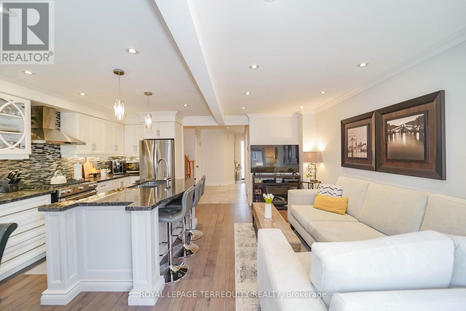 9 Stonebriar Drive, Vaughan, Ontario  L6A 2N5 - Photo 6 - N12499154