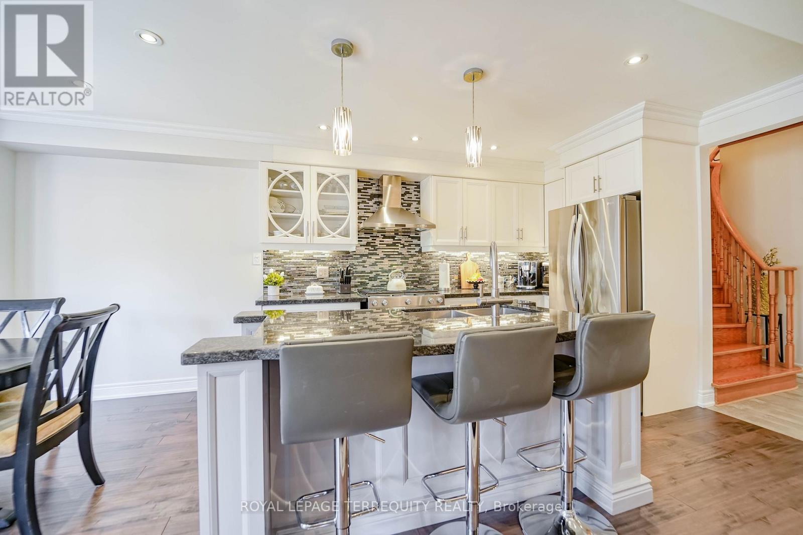 9 Stonebriar Drive, Vaughan, Ontario  L6A 2N5 - Photo 9 - N12499154