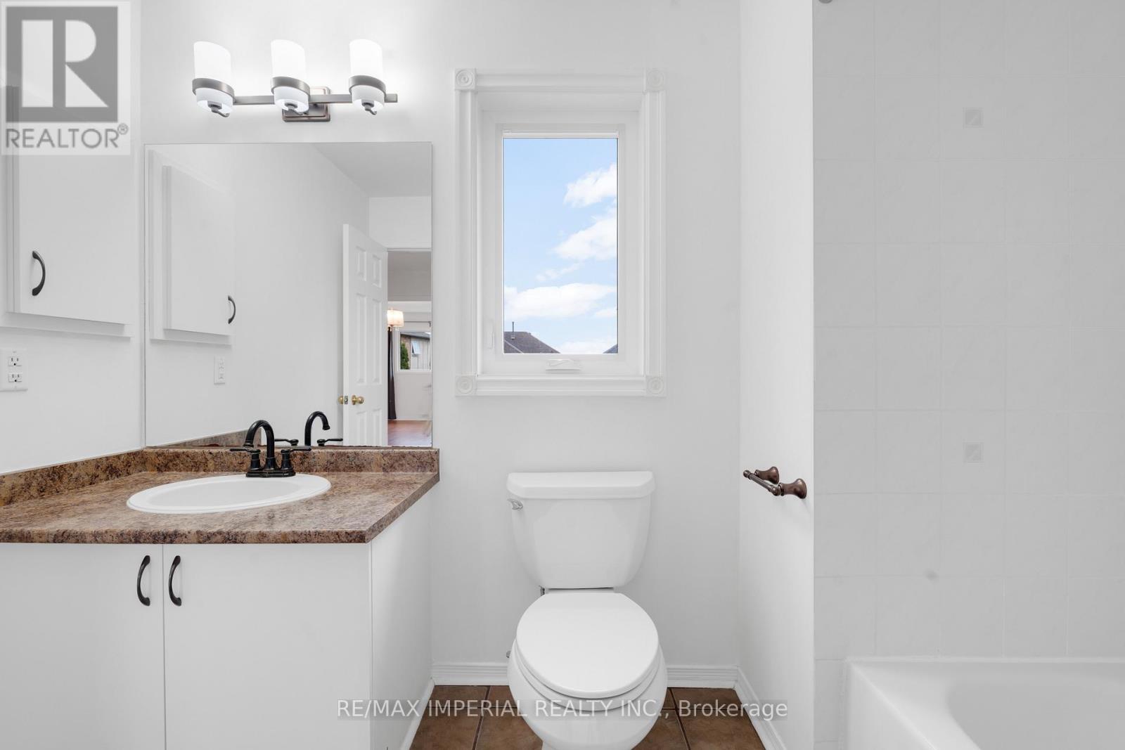 99 Islay Crescent, Vaughan (Maple), Ontario  L6A 2B9 - Photo 32 - N12499182