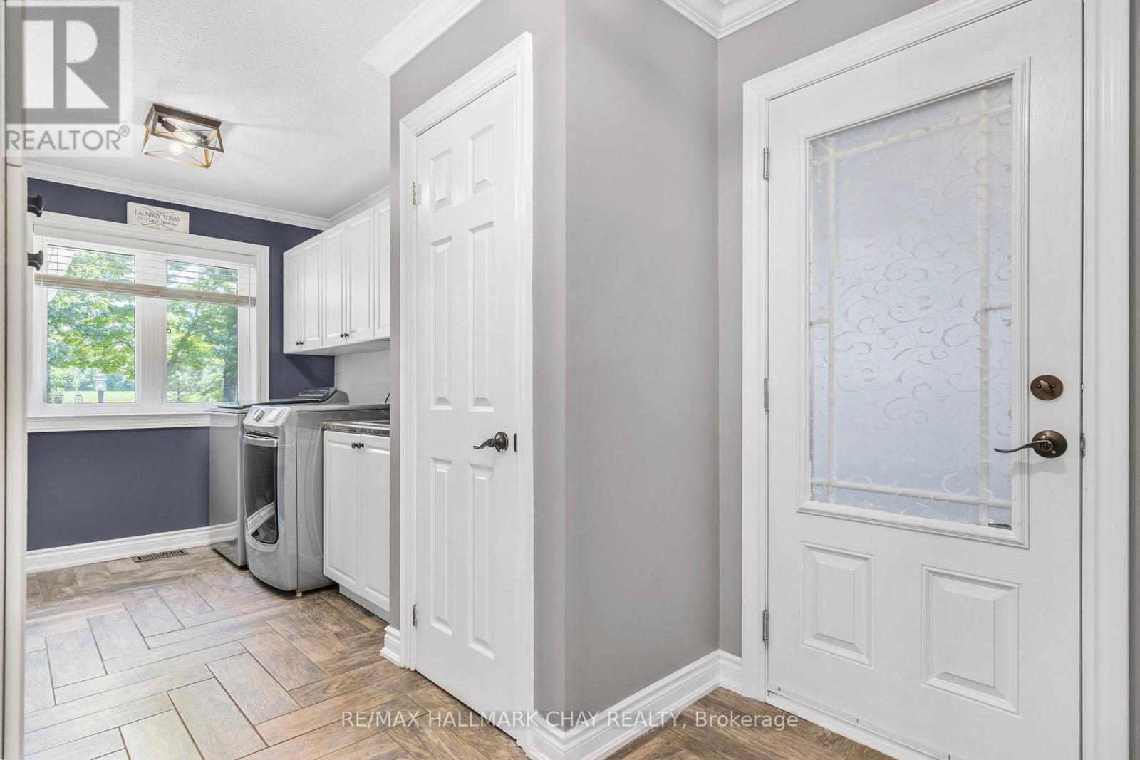 1256 Rainbow Valley Road W, Springwater, Ontario  L0L 2K0 - Photo 15 - S12499200