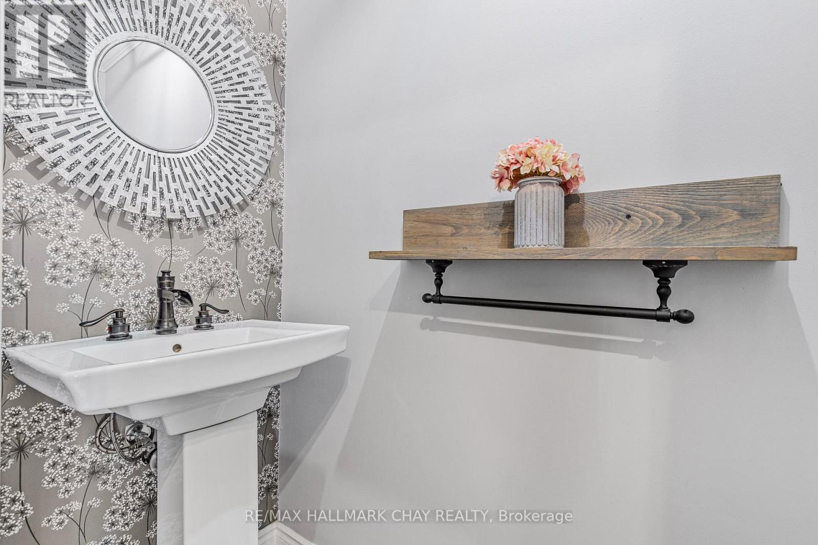 1256 Rainbow Valley Road W, Springwater, Ontario  L0L 2K0 - Photo 16 - S12499200