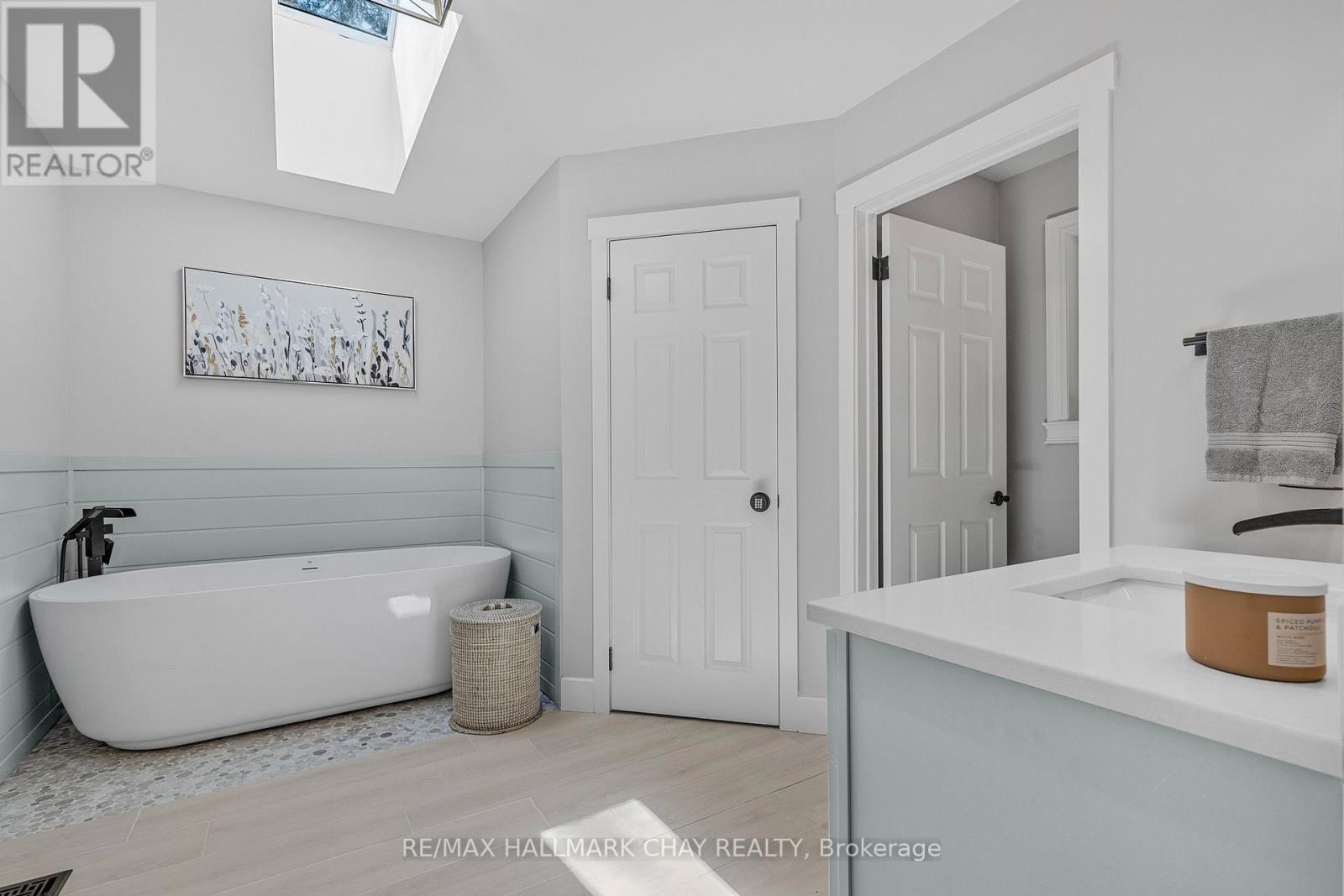 1256 Rainbow Valley Road W, Springwater, Ontario  L0L 2K0 - Photo 19 - S12499200