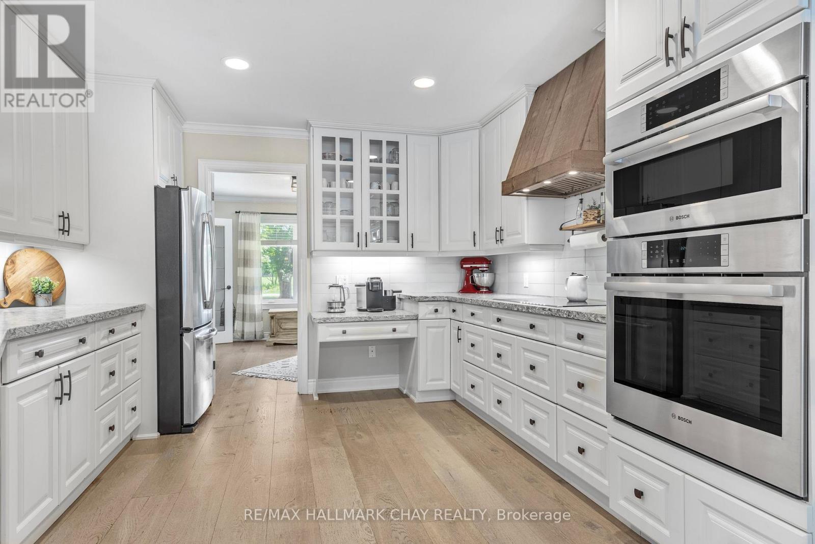 1256 Rainbow Valley Road W, Springwater, Ontario  L0L 2K0 - Photo 4 - S12499200