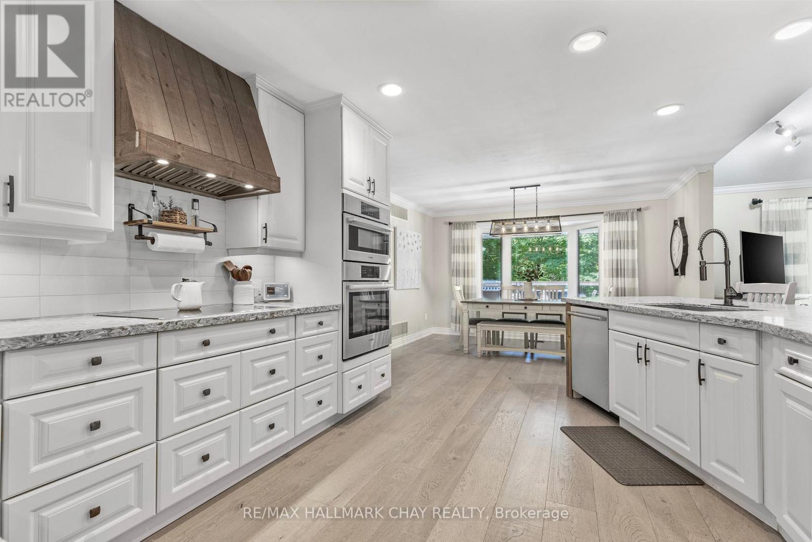 1256 Rainbow Valley Road W, Springwater, Ontario  L0L 2K0 - Photo 5 - S12499200