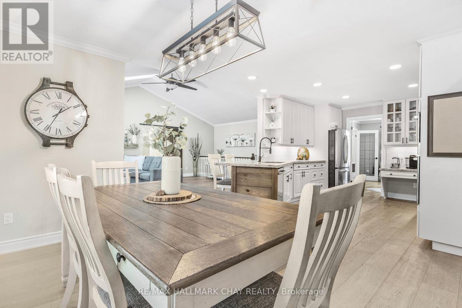 1256 Rainbow Valley Road W, Springwater, Ontario  L0L 2K0 - Photo 7 - S12499200