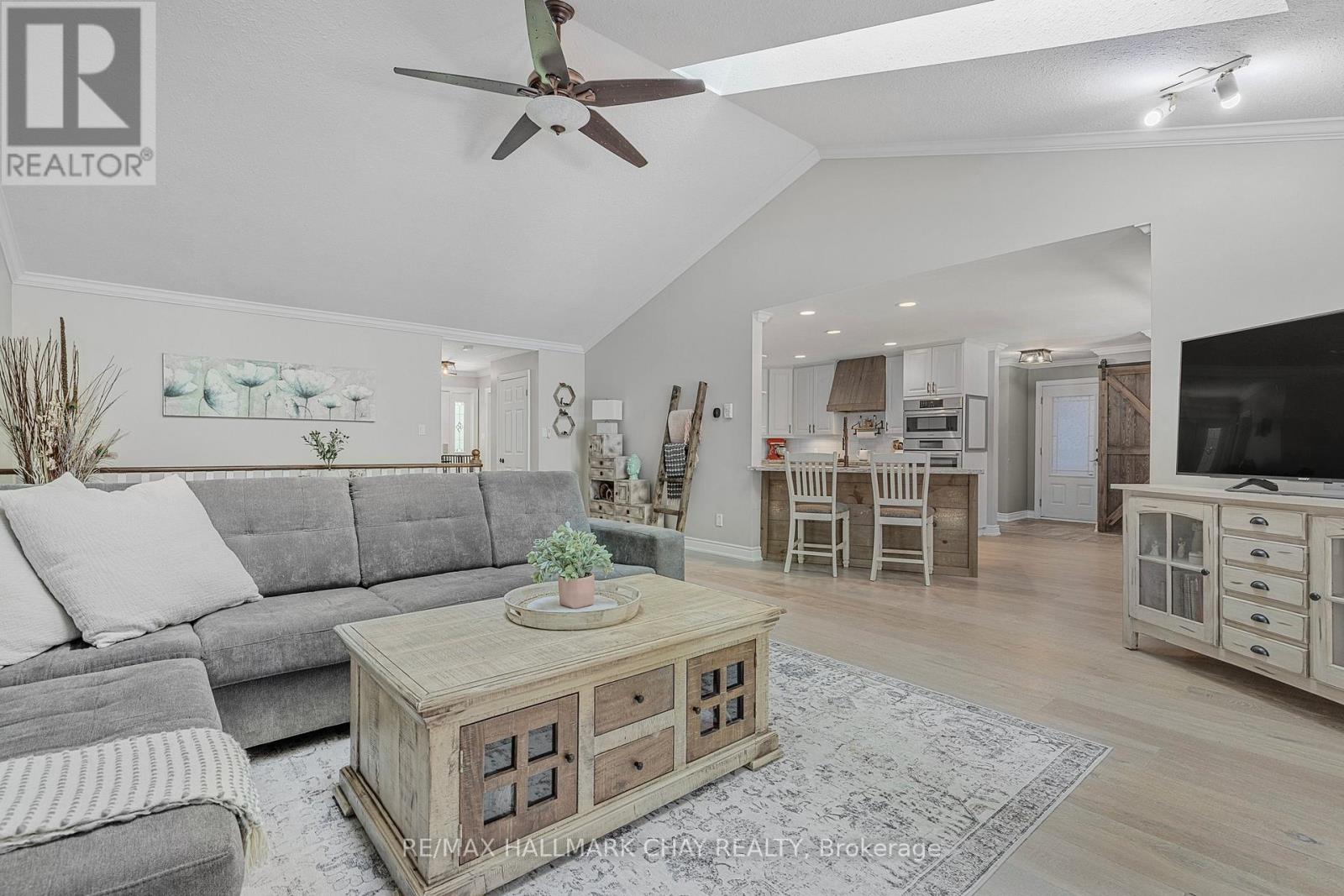 1256 Rainbow Valley Road W, Springwater, Ontario  L0L 2K0 - Photo 9 - S12499200