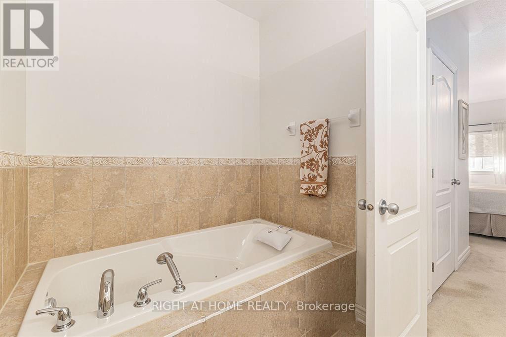 193 Shepody Circle, Ottawa, Ontario  K1T 4H9 - Photo 10 - X12498254