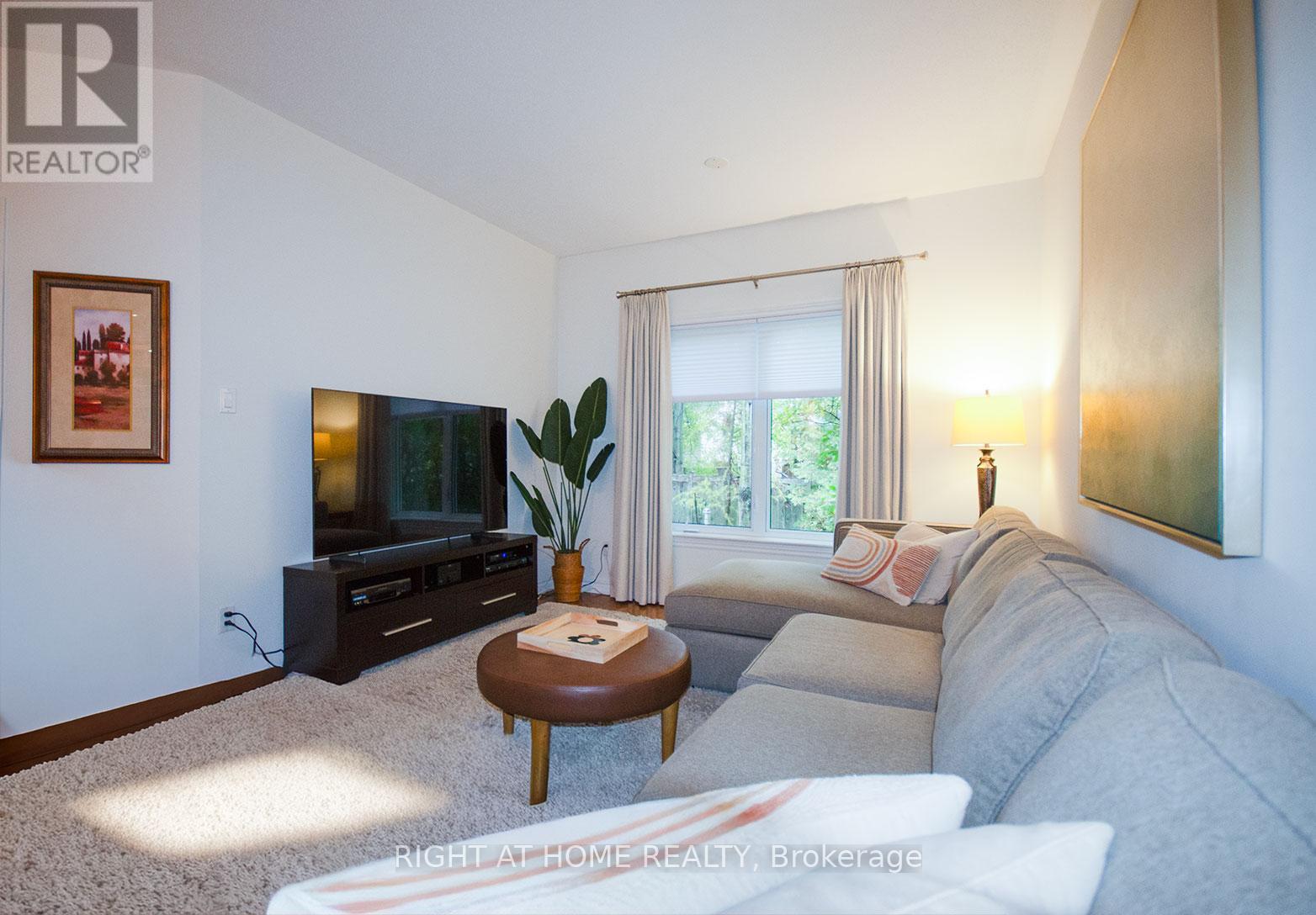 193 Shepody Circle, Ottawa, Ontario  K1T 4H9 - Photo 12 - X12498254