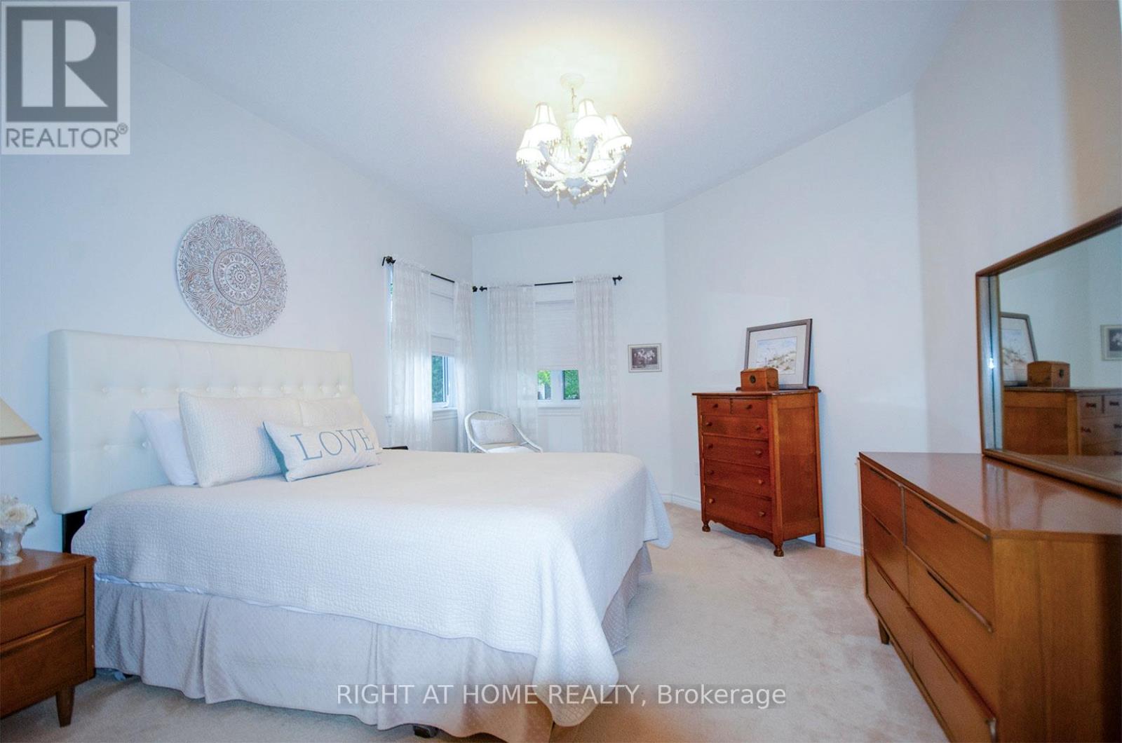 193 Shepody Circle, Ottawa, Ontario  K1T 4H9 - Photo 14 - X12498254