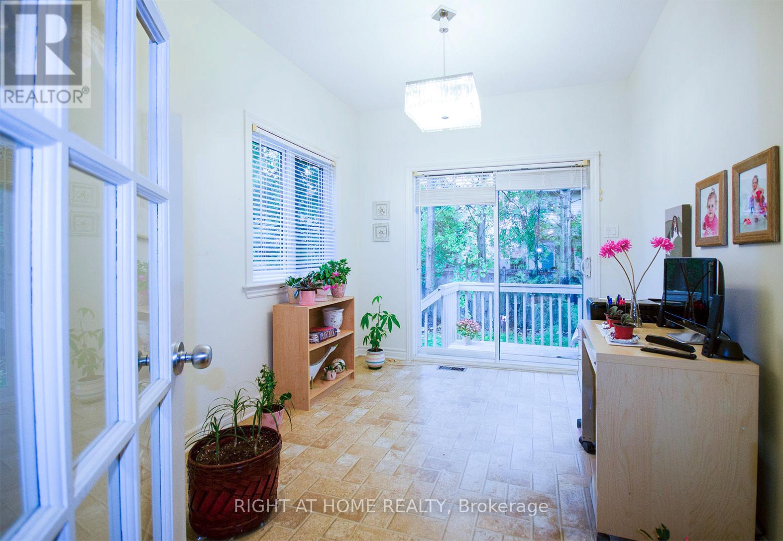 193 Shepody Circle, Ottawa, Ontario  K1T 4H9 - Photo 15 - X12498254