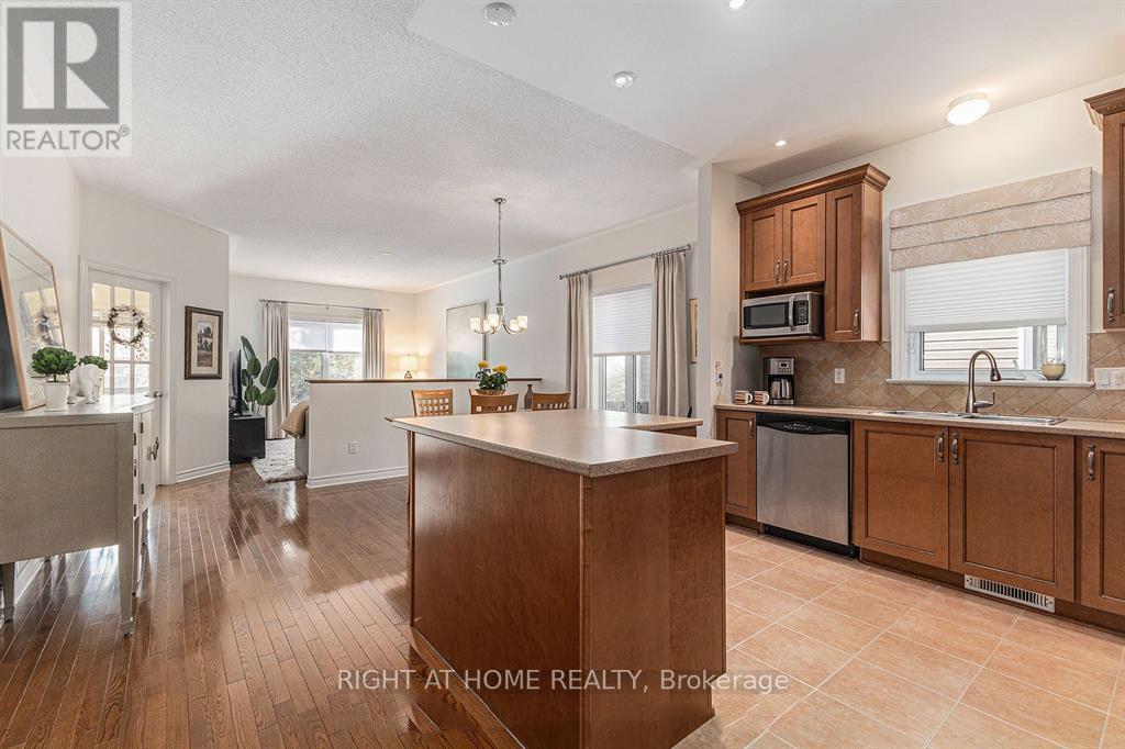 193 Shepody Circle, Ottawa, Ontario  K1T 4H9 - Photo 5 - X12498254