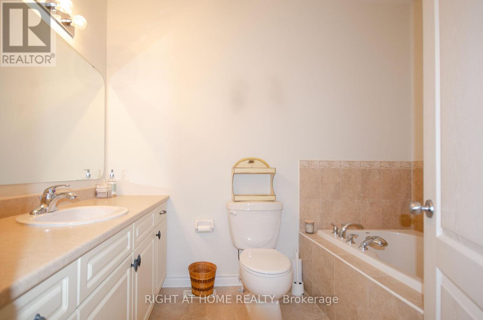 193 Shepody Circle, Ottawa, Ontario  K1T 4H9 - Photo 9 - X12498254